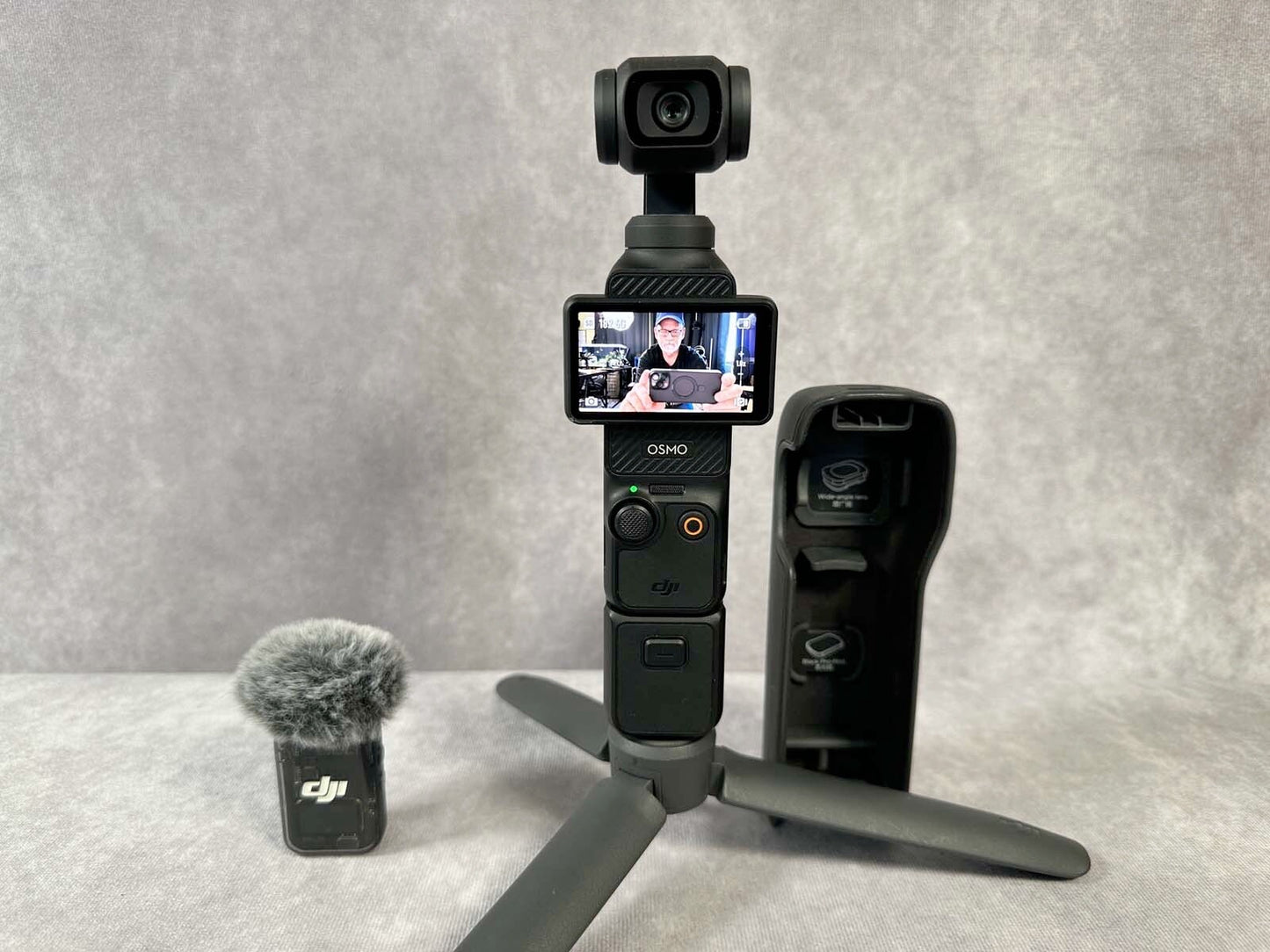 DJI OSMO Pocket 3 Combo w/Mic 3-Axis Stabilized Action Camera 1 CMOS 4K/120fps E